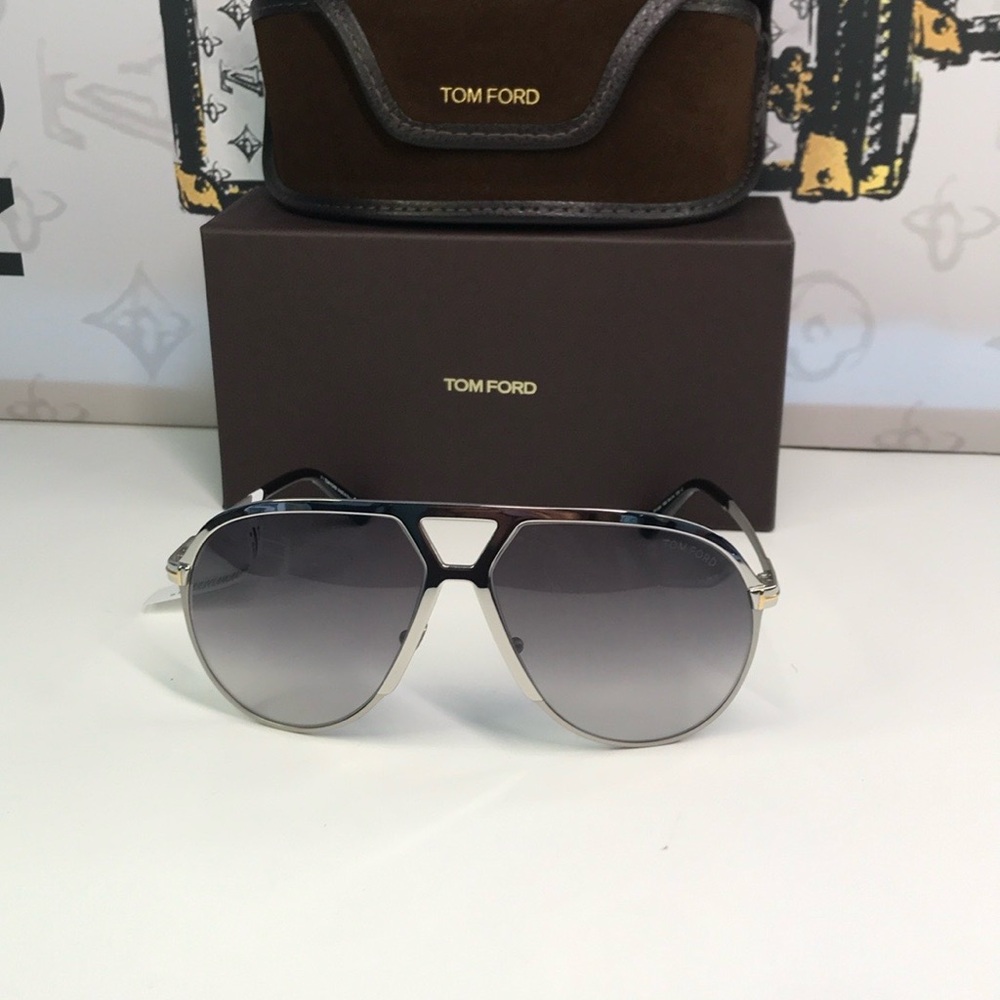 Authentic- NEW TOM FORD TF1060 16B AVIATOR SUNGLASSES TOM FORD XAVIER - Picture 8 of 17